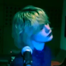 Poslechněte si interpreta blurred footage, sledujte hudební videa, přečtěte si životopis, podívejte se na data turné a další informace.