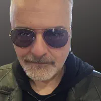 Ouça undefined, assista a videoclipes, leia a biografia, veja as datas das turnês e mais!