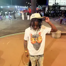 Ascolta Six Glaxier, guarda video musicali, leggi la biografia, vedi le date del tour & altro!