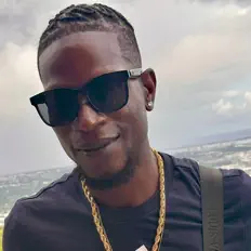 Firenie सुनें, म्यूज़िक वीडियो देखें, बायो पढ़ें, दौरे की तारीखें और बहुत कुछ देखें!