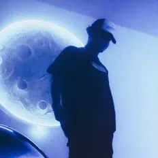 收听 Pryzms、观看音乐视频、阅读小传、查看巡演日期等 ！