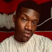 Escucha a undefined, mira videos musicales, lee su biografía, consulta las fechas de las gira y más.