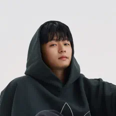 MOOJ सुनें, म्यूज़िक वीडियो देखें, बायो पढ़ें, दौरे की तारीखें और बहुत कुछ देखें!