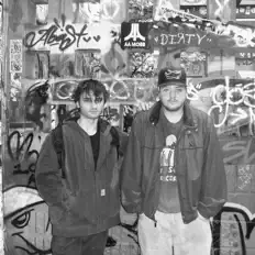 The Momciを聴いたり、ミュージックビデオを鑑賞したり、経歴やツアー日程などを確認したりしましょう！