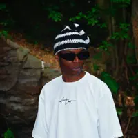 Ascolta undefined, guarda video musicali, leggi la biografia, vedi le date del tour & altro!