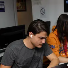 404oops सुनें, म्यूज़िक वीडियो देखें, बायो पढ़ें, दौरे की तारीखें और बहुत कुछ देखें!