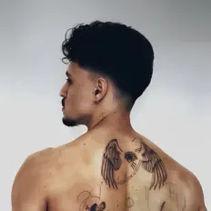 Poslechněte si interpreta Jhey X, sledujte hudební videa, přečtěte si životopis, podívejte se na data turné a další informace.