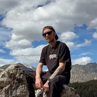 Ascolta undefined, guarda video musicali, leggi la biografia, vedi le date del tour & altro!