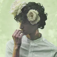 聆聽 undefined、觀看音樂影片、閱讀小傳、查看巡演日期等！