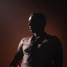 Cess을(를) 듣고, 뮤직 비디오를 보고, 약력을 읽고, 투어 일정 등을 확인하세요!