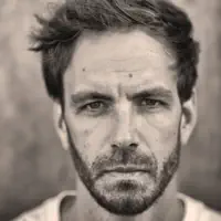 Escucha a undefined, mira videos musicales, lee su biografía, consulta las fechas de las gira y más.