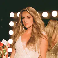 聆聽 undefined、觀看音樂影片、閱讀小傳、查看巡演日期等！