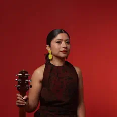 聆聽 Nadia Larcher、觀看音樂影片、閱讀小傳、查看巡演日期等！