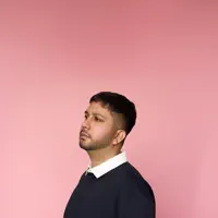 聆聽 undefined、觀看音樂影片、閱讀小傳、查看巡演日期等！