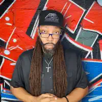 undefined을(를) 듣고, 뮤직 비디오를 보고, 약력을 읽고, 투어 일정 등을 확인하세요!