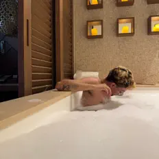 收听 Onemillionkisses、观看音乐视频、阅读小传、查看巡演日期等 ！