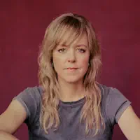 Ouve undefined, vê vídeos de música, lê a biografia, vê as datas da digressão e muito mais!