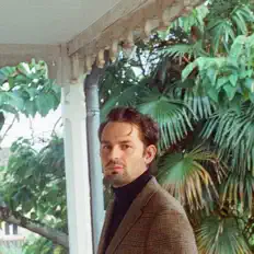 Artminを聴いたり、ミュージックビデオを鑑賞したり、経歴やツアー日程などを確認したりしましょう！