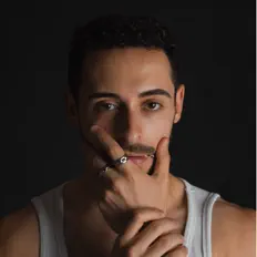 Poslechněte si interpreta SOLRWAVE, sledujte hudební videa, přečtěte si životopis, podívejte se na data turné a další informace.