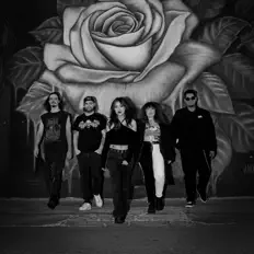 Ascolta Forever to the Moon, guarda video musicali, leggi la biografia, vedi le date del tour & altro!