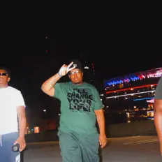 Dengarkan Notorious M, tonton video musik, baca bio, lihat tanggal tur & lainnya!