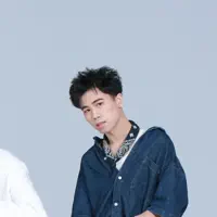 收听 undefined、观看音乐视频、阅读小传、查看巡演日期等 ！