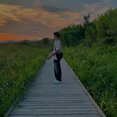 收听 Louca、观看音乐视频、阅读小传、查看巡演日期等 ！