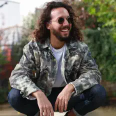 Poslechněte si interpreta Enrico Vergo, sledujte hudební videa, přečtěte si životopis, podívejte se na data turné a další informace.