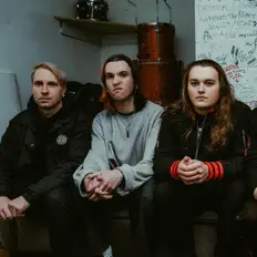 Yunglink सुनें, म्यूज़िक वीडियो देखें, बायो पढ़ें, दौरे की तारीखें और बहुत कुछ देखें!