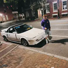 聆聽 Brixx!、觀看音樂影片、閱讀小傳、查看巡演日期等！