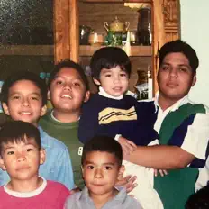 Sesar Puyoを聴いたり、ミュージックビデオを鑑賞したり、経歴やツアー日程などを確認したりしましょう！