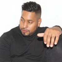 Poslechněte si interpreta undefined, sledujte hudební videa, přečtěte si životopis, podívejte se na data turné a další informace.