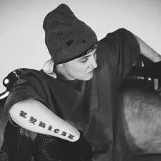 Écoutez Erinem, regardez des vidéoclips, lisez la biographie, consultez les dates de tournée et plus encore !