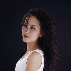 收听 Amira Lyric、观看音乐视频、阅读小传、查看巡演日期等 ！