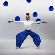 Poslechněte si interpreta Ren H., sledujte hudební videa, přečtěte si životopis, podívejte se na data turné a další informace.