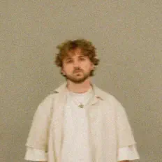 Julian Drebinを聴いたり、ミュージックビデオを鑑賞したり、経歴やツアー日程などを確認したりしましょう!