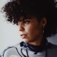 Luister naar undefined, bekijk muziekvideo's, lees de bio, bekijk de tourdata, en meer!