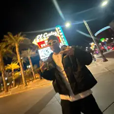 Escucha a Lotus Odom, mira videos musicales, lee su biografía, consulta las fechas de las gira y más.