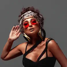 Hör dir Sivva an, schau dir Musikvideos an, lies die Biografie, finde Tourdaten und mehr!