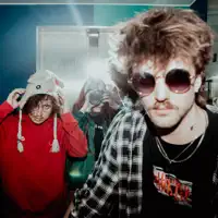 收听 undefined、观看音乐视频、阅读小传、查看巡演日期等 ！