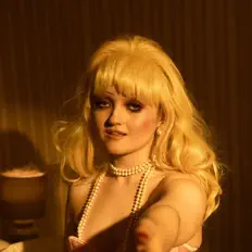 Poslechněte si interpreta Alfreda, sledujte hudební videa, přečtěte si životopis, podívejte se na data turné a další informace.