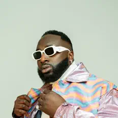 La Traine सुनें, म्यूज़िक वीडियो देखें, बायो पढ़ें, दौरे की तारीखें और बहुत कुछ देखें!