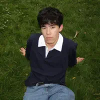 聆聽 undefined、觀看音樂影片、閱讀小傳、查看巡演日期等！