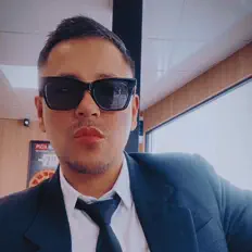 Poslechněte si interpreta Rlive, sledujte hudební videa, přečtěte si životopis, podívejte se na data turné a další informace.
