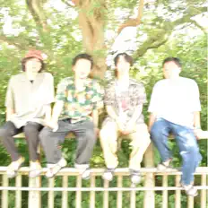 the Crawlを聴いたり、ミュージックビデオを鑑賞したり、経歴やツアー日程などを確認したりしましょう！