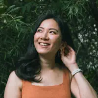 undefinedを聴いたり、ミュージックビデオを鑑賞したり、経歴やツアー日程などを確認したりしましょう！