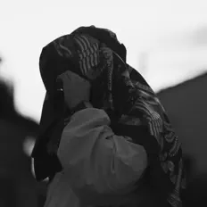 聆聽 Double D、觀看音樂影片、閱讀小傳、查看巡演日期等！