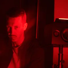 Écoutez Wyro, regardez des vidéoclips, lisez la biographie, consultez les dates de tournée et plus encore !