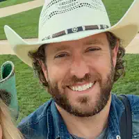 Ascolta undefined, guarda video musicali, leggi la biografia, vedi le date del tour & altro!