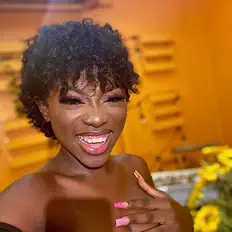 Ascolta Phina Asa, guarda video musicali, leggi la biografia, vedi le date del tour & altro!